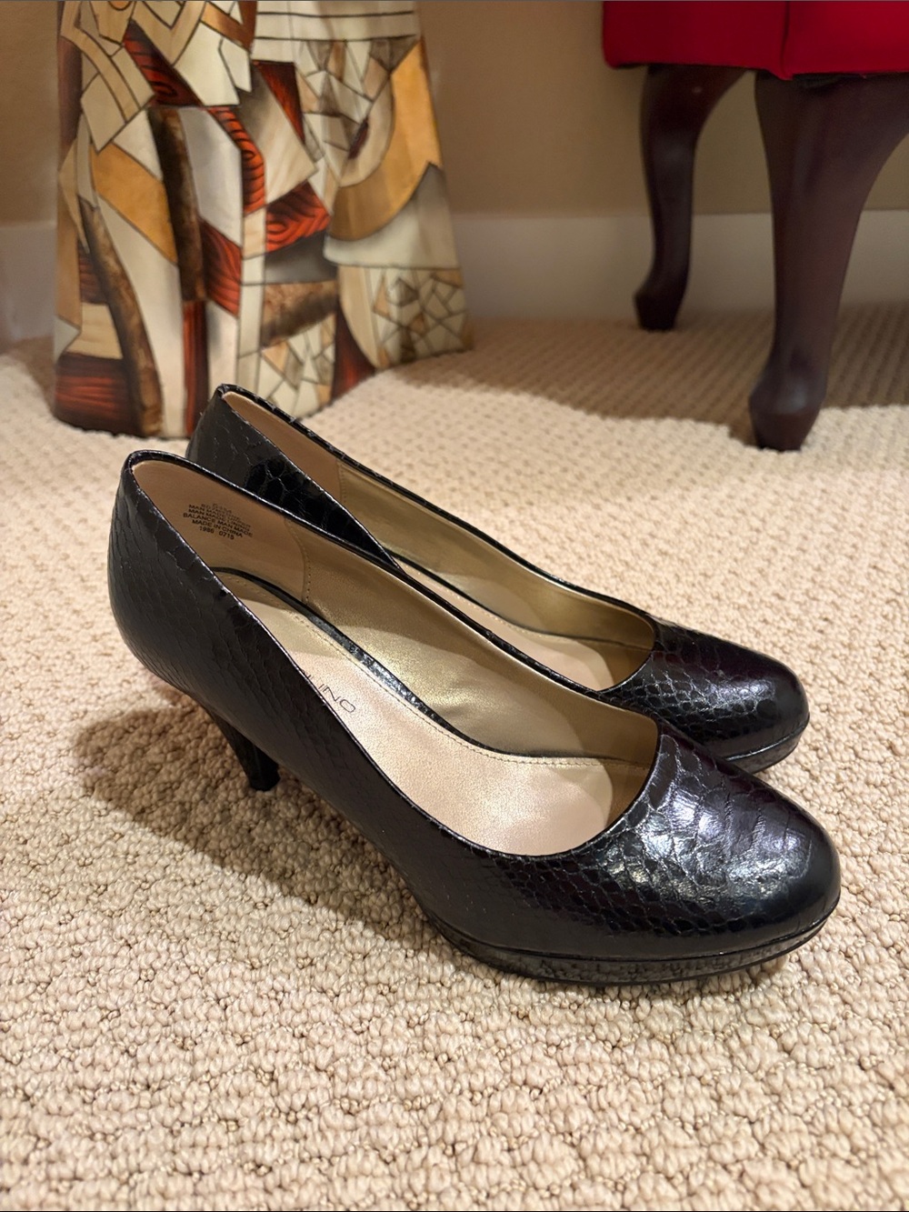 Bandolino Black Croc-Embossed Mid Heel Pumps